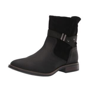 CLEARANCE NIB Clarks Women's Camzin Strap Fashion Boot Black Size 6.5 M